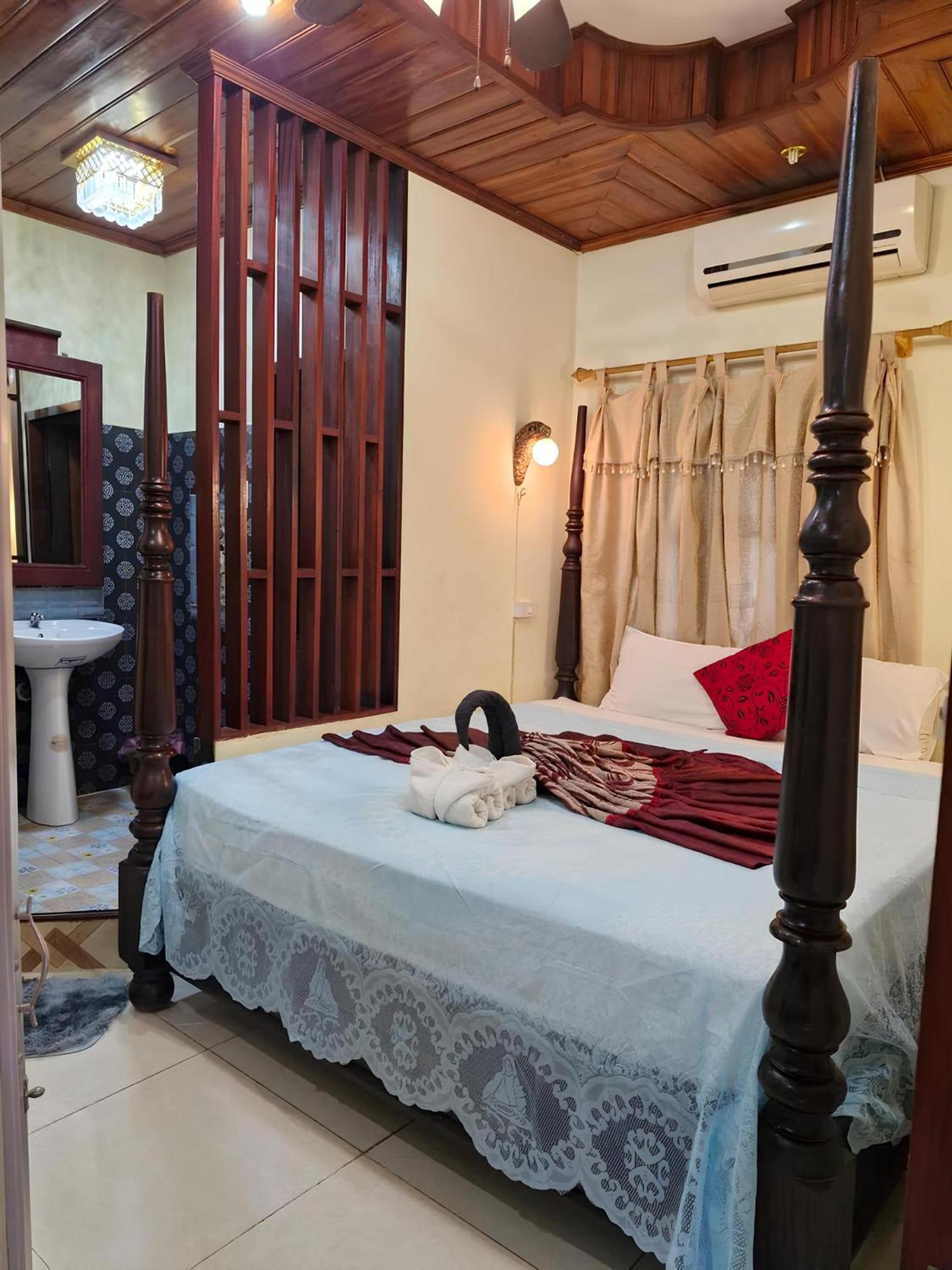 Hotel Sakura Wood House Luang Prabang Exterior foto
